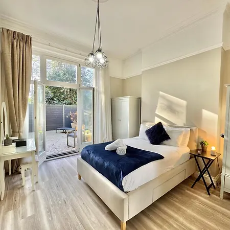 Spacious Bournemouth Apartment - Close To Town Centre And Beach - Free Parking - Sleeps 6-3